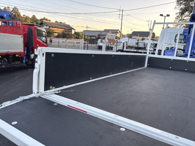 三菱ふそうキャンタークレーン4段小型（2t・3t）[写真11]