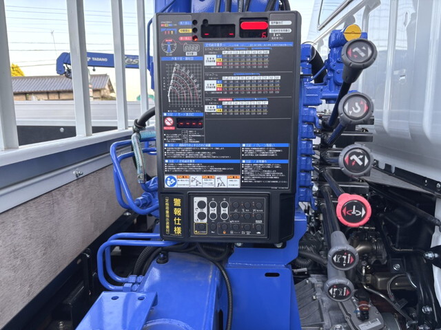 三菱ふそうキャンタークレーン4段小型（2t・3t）[写真07]
