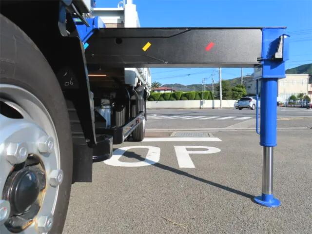 三菱ふそうキャンタークレーン4段小型（2t・3t）[写真25]