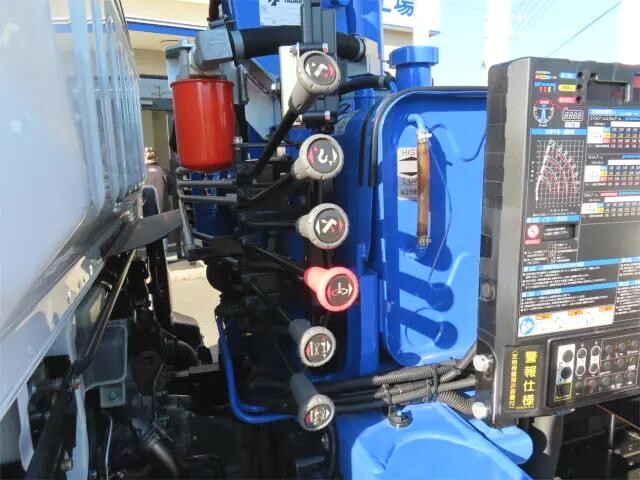 三菱ふそうキャンタークレーン4段小型（2t・3t）[写真26]