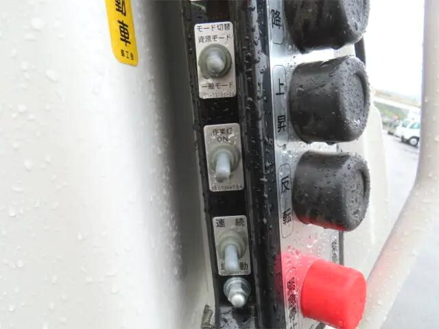 日野デュトロパッカー車（塵芥車）小型（2t・3t）[写真30]