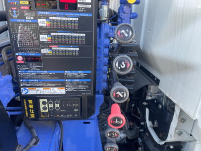 三菱ふそうキャンタークレーン4段小型（2t・3t）[写真13]