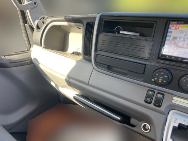 三菱ふそうキャンタークレーン4段小型（2t・3t）[写真34]