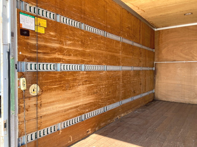 いすゞエルフアルミバン小型（2t・3t）[写真12]