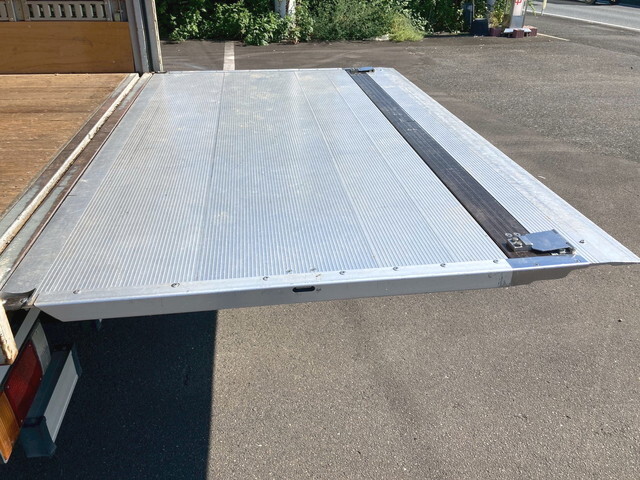 いすゞエルフアルミバン小型（2t・3t）[写真15]