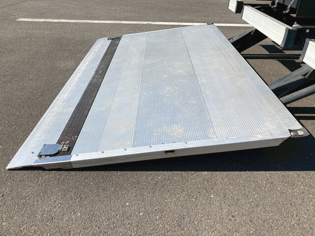 いすゞエルフアルミバン小型（2t・3t）[写真16]