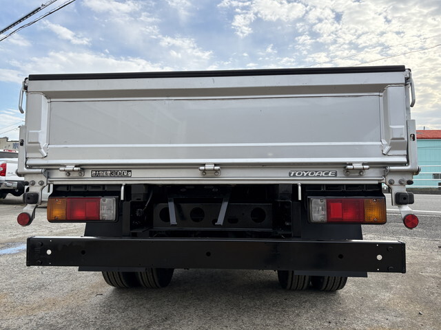 トヨタトヨエース平ボディ小型（2t・3t）[写真14]
