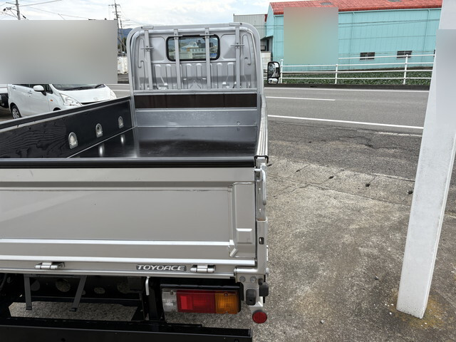 トヨタトヨエース平ボディ小型（2t・3t）[写真21]