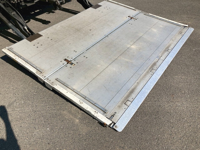 いすゞフォワード冷凍車（冷蔵車）中型（4t）[写真22]