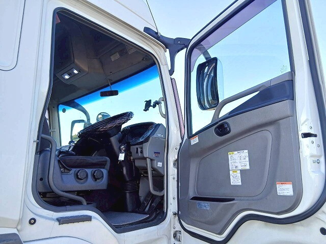 三菱ふそうスーパーグレートトレーラーヘッド（トラクターヘッド）大型（10t）[写真10]