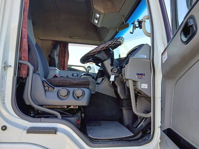 三菱ふそうスーパーグレートトレーラーヘッド（トラクターヘッド）大型（10t）[写真11]