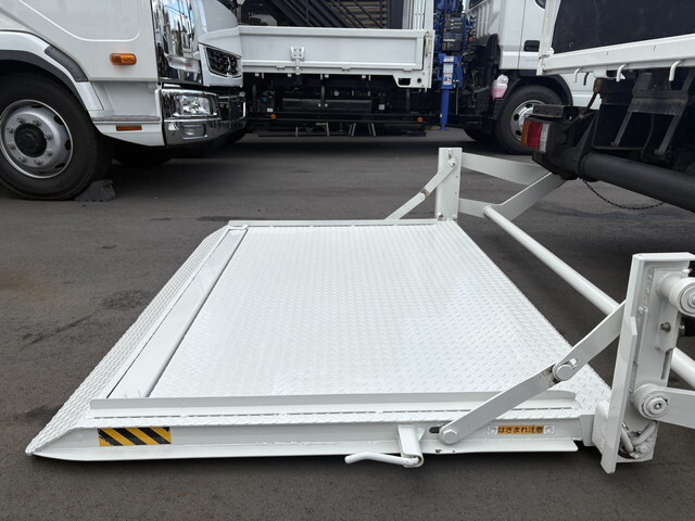 いすゞエルフダブルキャブ（Wキャブ）小型（2t・3t）[写真12]