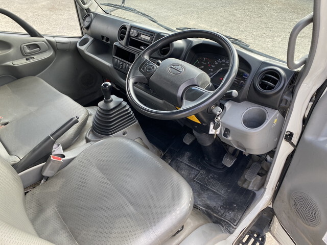 日野デュトロ平ボディ小型（2t・3t）[写真18]