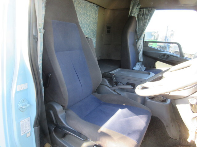 三菱ふそうファイターアルミウイング中型（4t）[写真12]