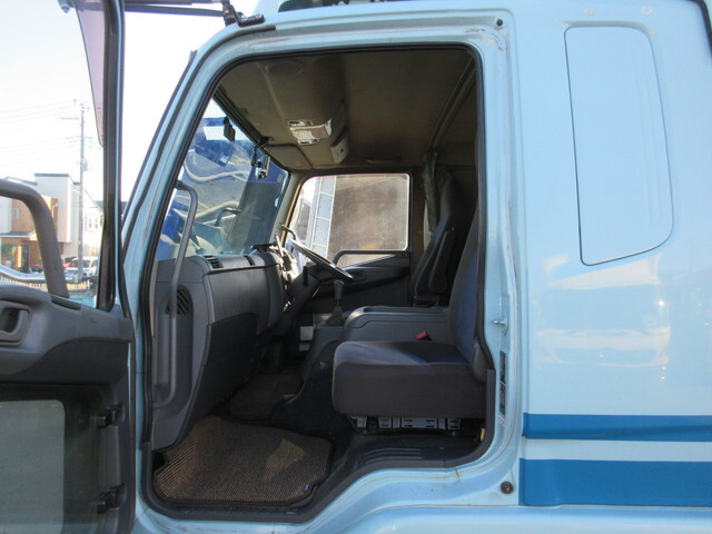 三菱ふそうファイターアルミウイング中型（4t）[写真19]