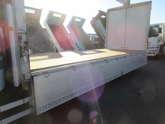 三菱ふそうファイターアルミウイング中型（4t）[写真30]