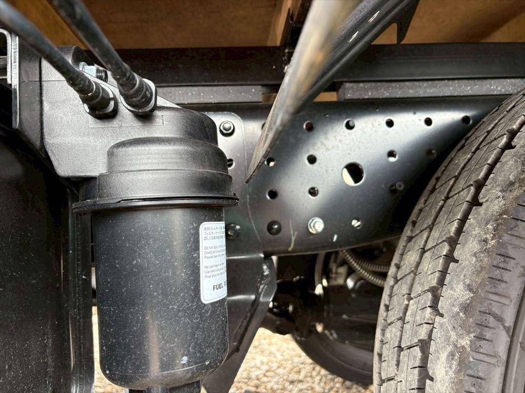 三菱ふそうキャンター平ボディ小型（2t・3t）[写真12]