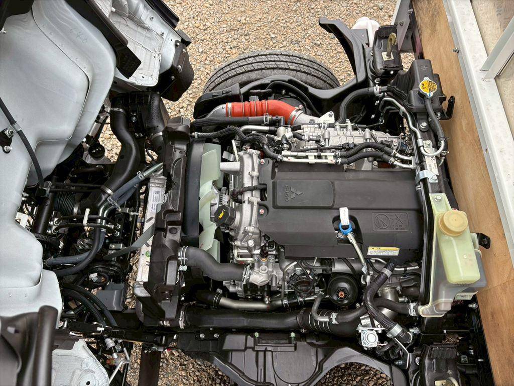 三菱ふそうキャンター平ボディ小型（2t・3t）[写真13]