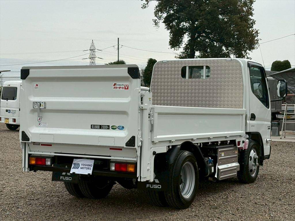 三菱ふそうキャンター平ボディ小型（2t・3t）[写真04]