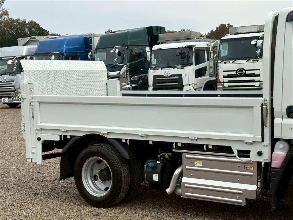 三菱ふそうキャンター平ボディ小型（2t・3t）[写真05]