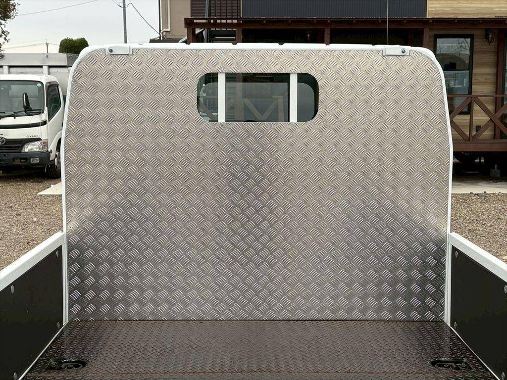 三菱ふそうキャンター平ボディ小型（2t・3t）[写真07]