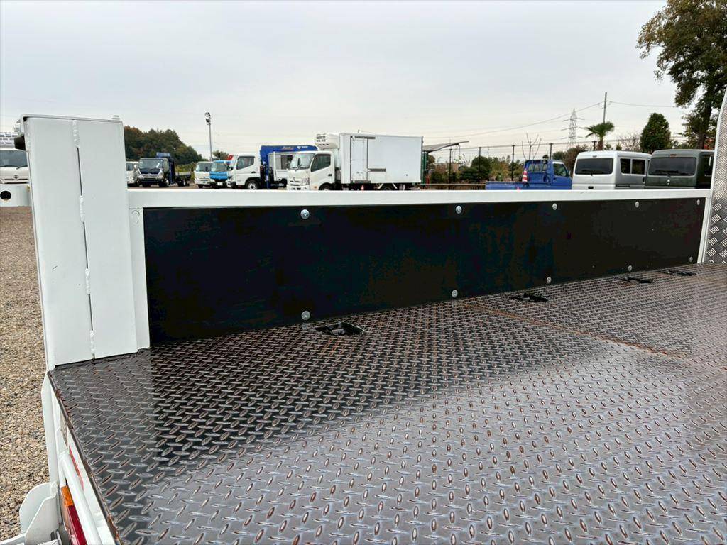 三菱ふそうキャンター平ボディ小型（2t・3t）[写真08]