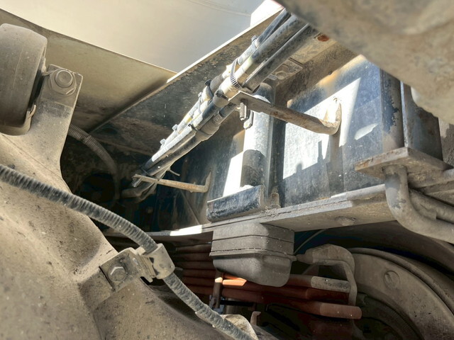 日野プロフィアミキサー車（コンクリートミキサー）大型（10t）[写真32]