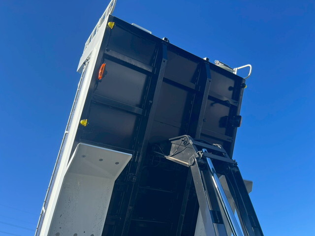 三菱ふそうスーパーグレートダンプ大型（10t）[写真06]