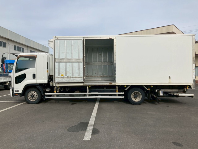 いすゞフォワード冷凍車（冷蔵車）中型（4t）[写真12]