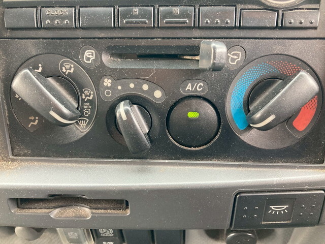 いすゞフォワード冷凍車（冷蔵車）中型（4t）[写真18]