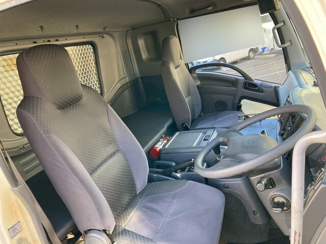 いすゞフォワードアルミウイング中型（4t）[写真23]