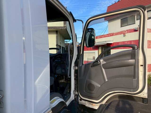 いすゞフォワードアルミウイング中型（4t）[写真24]