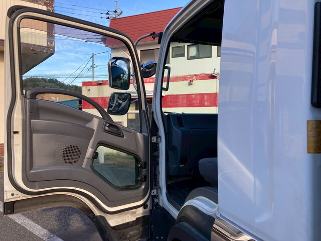 いすゞフォワードアルミウイング中型（4t）[写真26]