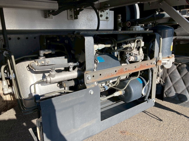 いすゞフォワードアルミウイング中型（4t）[写真30]