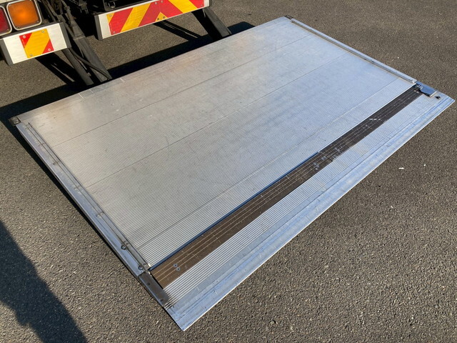 いすゞフォワードアルミウイング中型（4t）[写真08]