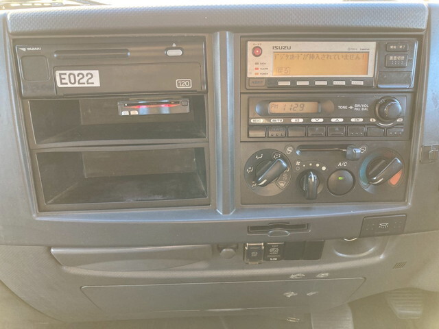 いすゞフォワードアルミウイング中型（4t）[写真20]