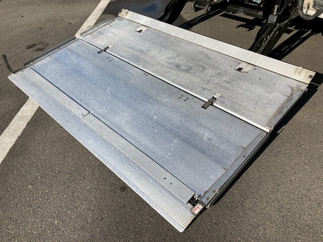 いすゞフォワードアルミウイング中型（4t）[写真08]