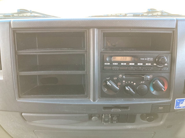 いすゞフォワードアルミウイング中型（4t）[写真13]