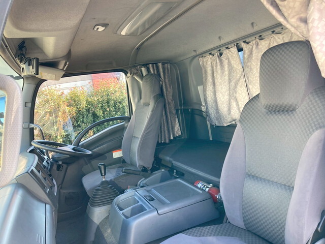 いすゞフォワードアルミウイング中型（4t）[写真21]