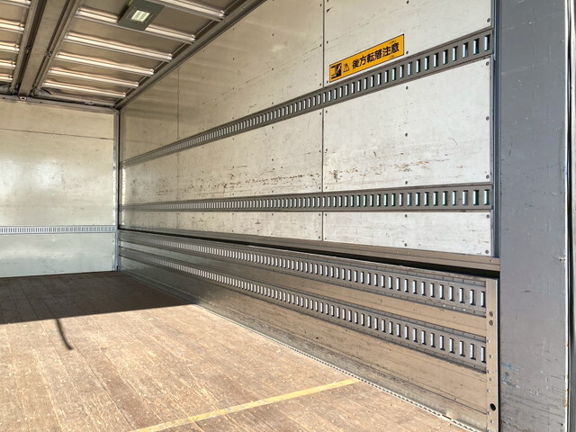 いすゞフォワードアルミウイング中型（4t）[写真24]