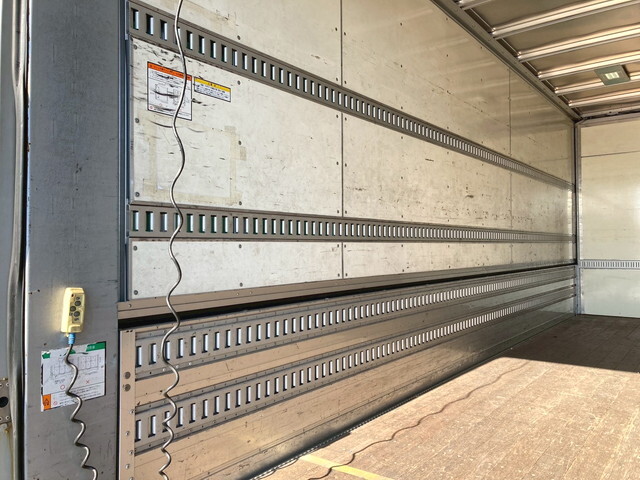 いすゞフォワードアルミウイング中型（4t）[写真25]