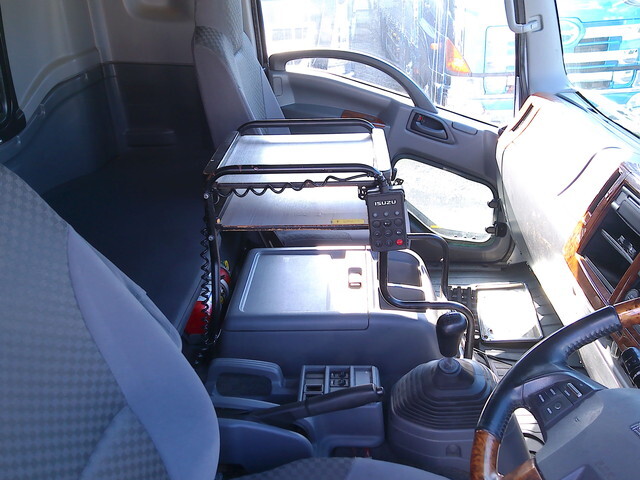 いすゞフォワードアルミバン中型（4t）[写真24]