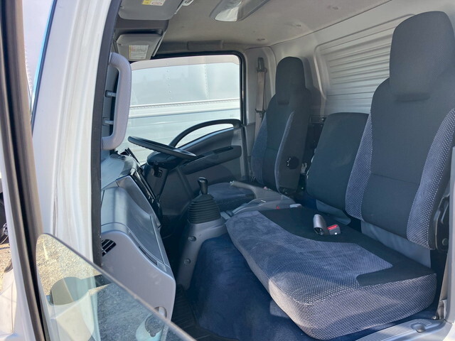 いすゞエルフアルミバン小型（2t・3t）[写真30]