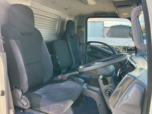 いすゞエルフアルミバン小型（2t・3t）[写真31]