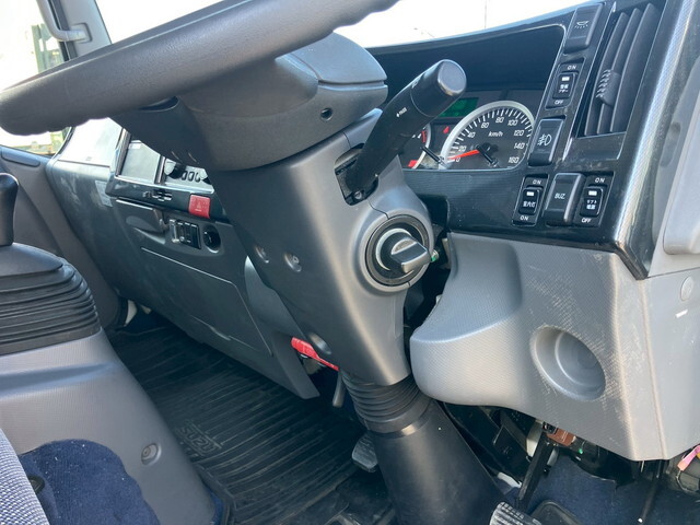 いすゞエルフアルミバン小型（2t・3t）[写真32]