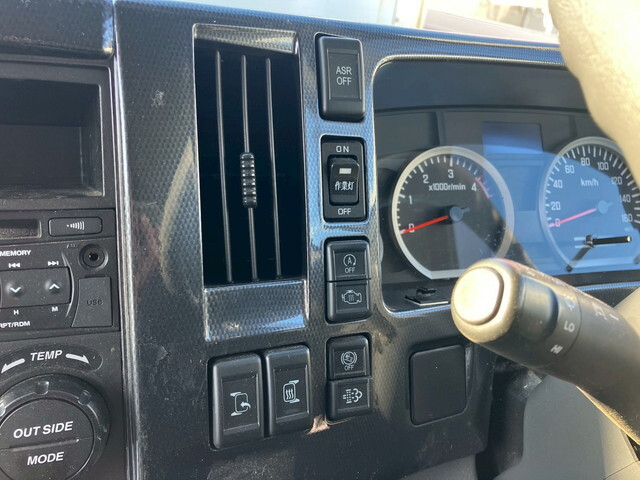 いすゞエルフアルミバン小型（2t・3t）[写真37]