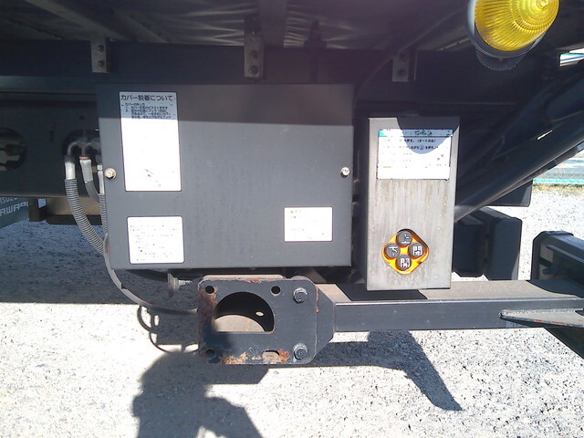 いすゞフォワードアルミバン中型（4t）[写真12]