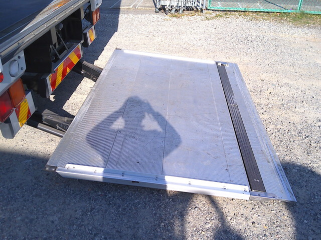 いすゞフォワードアルミバン中型（4t）[写真16]