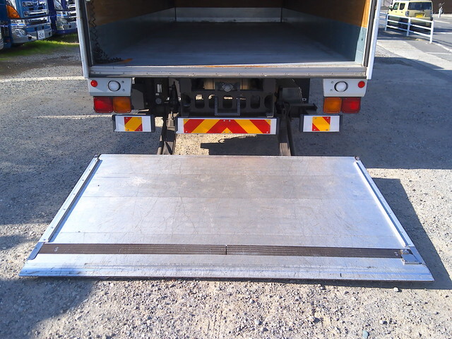 いすゞフォワードアルミバン中型（4t）[写真18]