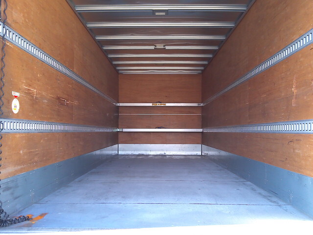 いすゞフォワードアルミバン中型（4t）[写真21]